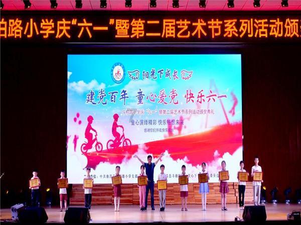女生自己租1500的房子别人怎么想游戏画面