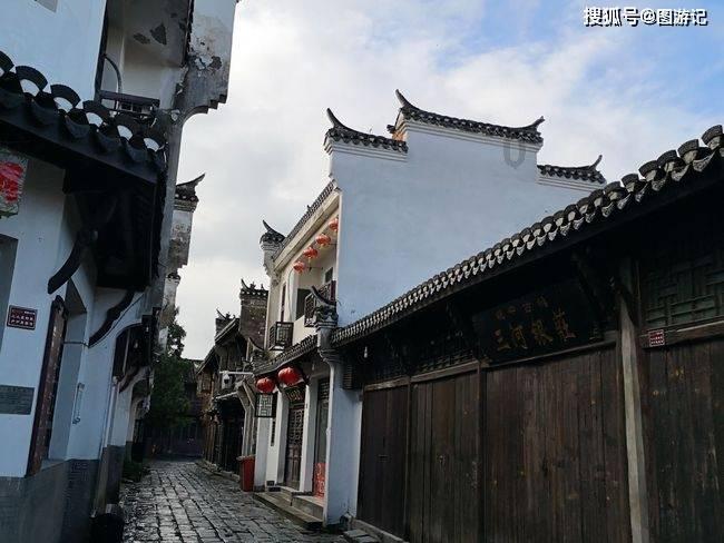 乡（镇）领导班子均配有女干部